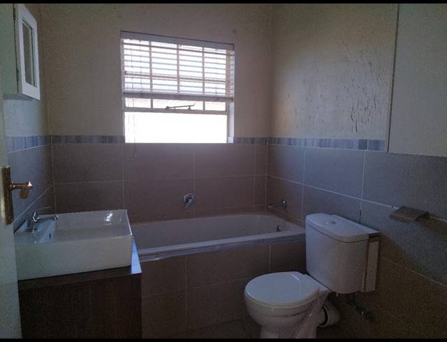 3 BEDROOM TOWNHOUSE FOR SALE IN WILGEHEUWEL